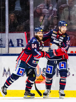 Linköpings Jimmy Andersson jublar med lagkamrater