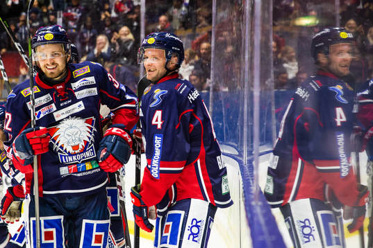 Linköpings Lukas Bengtsson och Chad Billins jublar