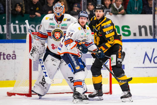Skellefteås Joakim Lindström och Växjös målvakt Viktor