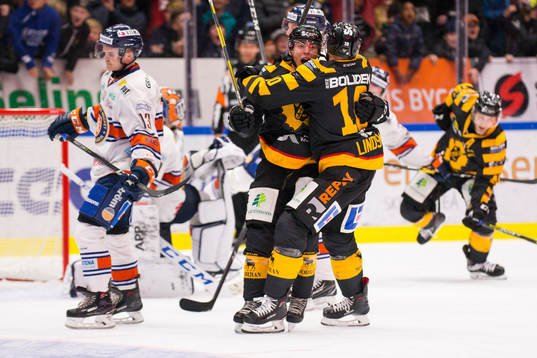 Skellefteås Andreas Wingerli och Joakim Lindström  jublar