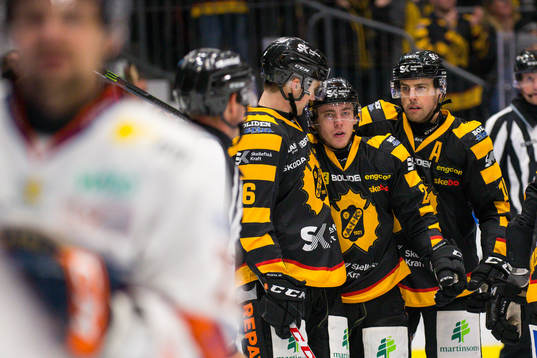 Skellefteås Andreas Wingerli och Joakim Lindström  jublar