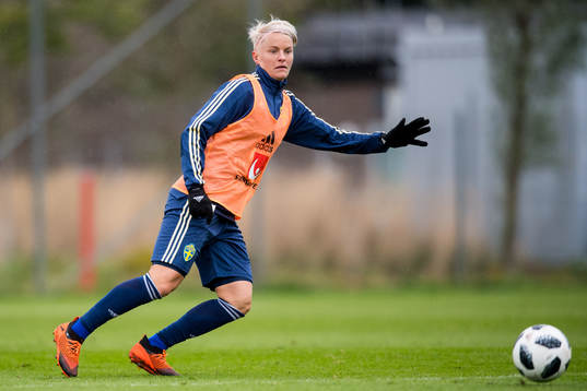 Nilla Fischer och i bakgrunden förbundskapten Peter