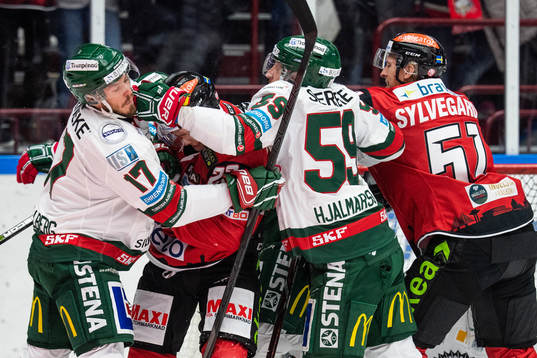 Bråk mellan Frölundas Sebastian Stålberg och Simon