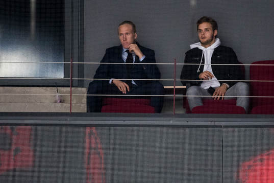 Malmö Redhawks Marcus Sylvegård (tv) som är avstängd