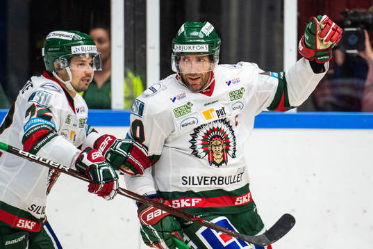 Frölundas Patrik Carlsson och Joel Lundqvist jublar