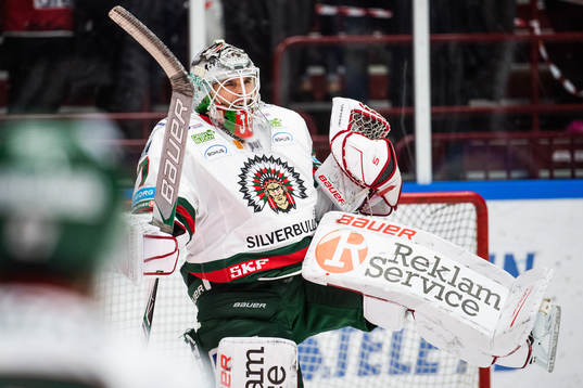 Frölundas målvakt Johan Gustafsson jublar