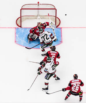Frölundas Patrik Carlsson oroar mot Malmö Redhawks