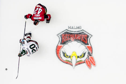 Frölundas Joel Lundqvist och Malmö Redhawks Niklas Arell