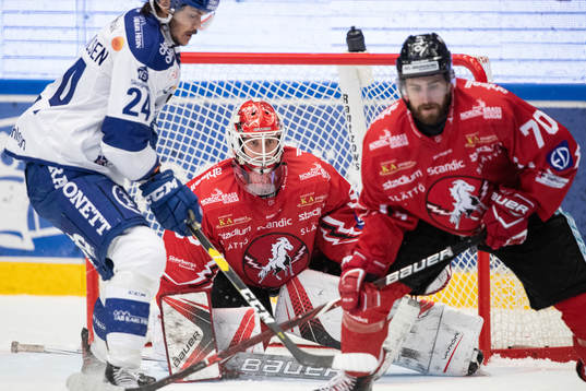 Vita Hästens målvakt Marcus Hellgren Smed och Leksands
