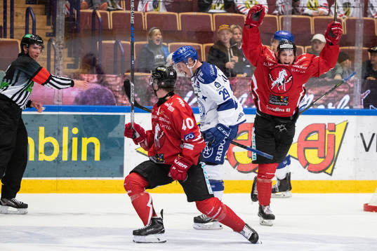 Vita Hästens Mattias Kalin jublar