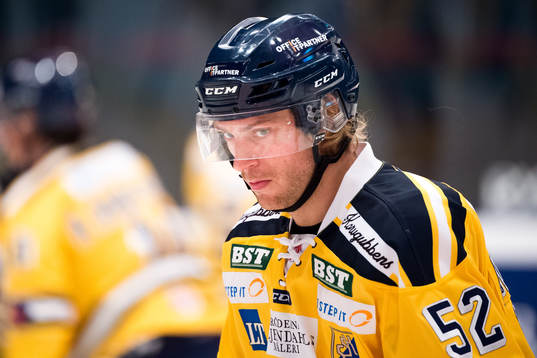 Södertäljes Christopher Liljewall innan ishockeymatchen i