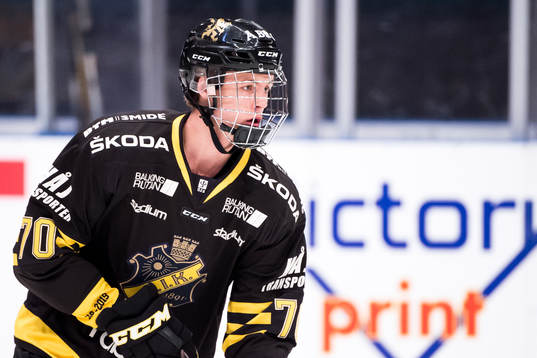 s Philip Broberg innan ishockeymatchen i Hockeyallsvenskan