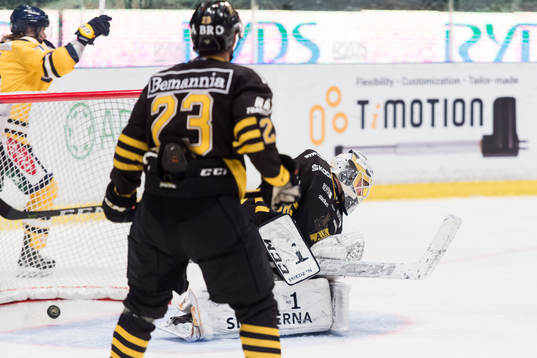 s målvakt Johannes Jönsson, mål av Södertäljes
