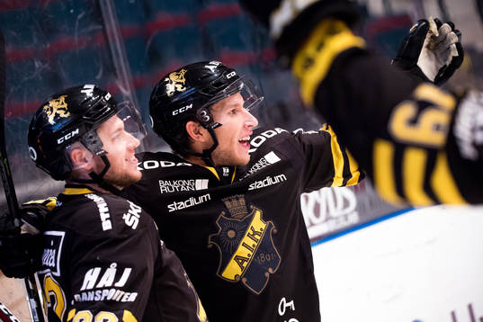 s Andreas Hjelm och Fredric Weigel jublar