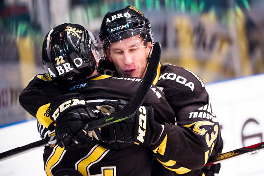 s Andreas Hjelm och Fredric Weigel jublar