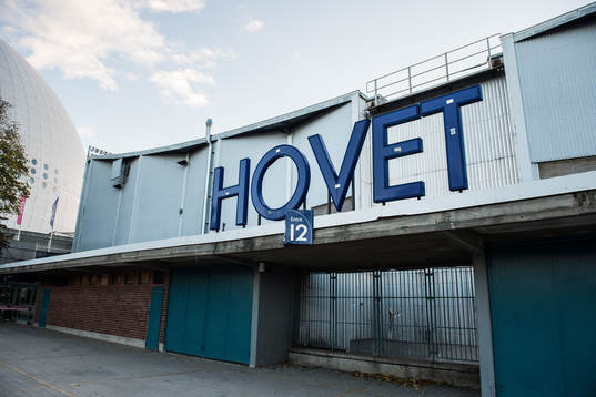 Exteriör av Hovet innan ishockeymatchen i