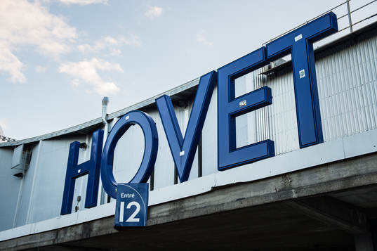 Exteriör av Hovet innan ishockeymatchen i