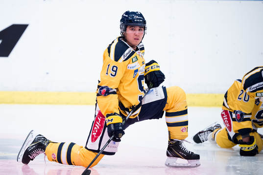 Södertäljes Lucas Carlsson innan ishockeymatchen i