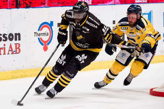 s Daniel Muzito Bagenda och Södertäljes Mikael Ahlén