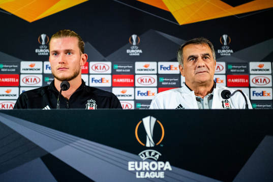 Senol Günes, head coach and Goalkeeper Loris Karius of