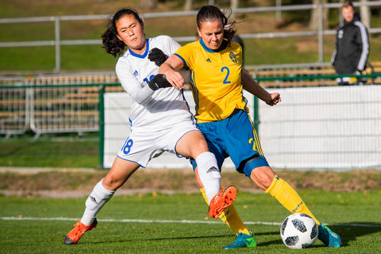 Kazakstans Assemgul Aruova och Sveriges Josefin Harrysson