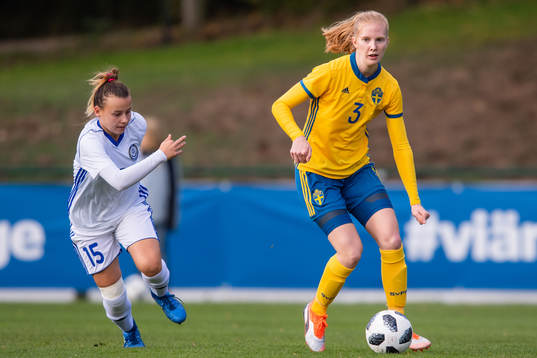 Kazakstans Karina Adilkhanova och Sveriges Linn Bogren