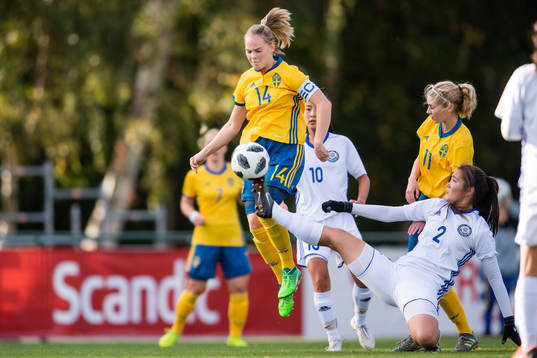 Sveriges Agnes Nyberg och Kazakstans Aidana Zhautikova