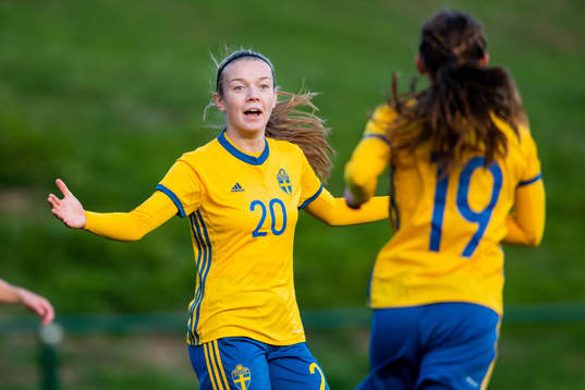 Sveriges Beata Olsson jublar med Tilde Lindwall