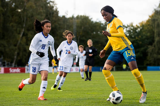 Sveriges Evelyn Ijeh och Kazakstans Nazerke Shalmukhanbetova