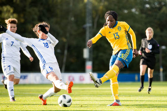 Sveriges Evelyn Ijeh och Kazakstans Nazerke Shalmukhanbetova