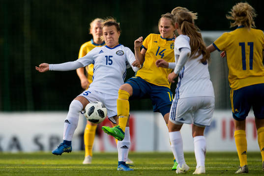 Kazakstans Karina Adilkhanova och Sveriges Agnes Nyberg