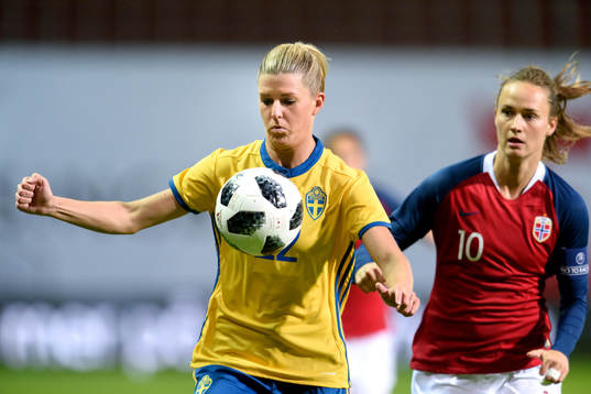 Sveriges Olivia Schough och Norges Caroline Hansen