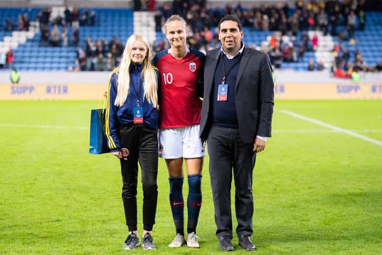 Daniel Malmberg och Elsa Alfredsson med Norges Caroline