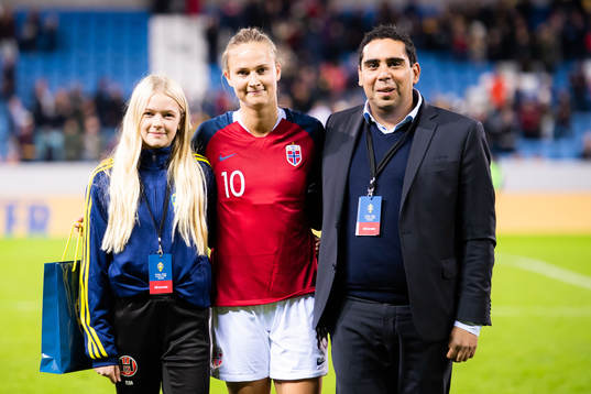Daniel Malmberg och Elsa Alfredsson med Norges Caroline