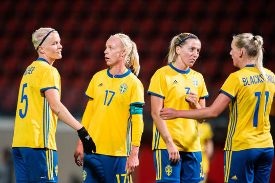 Sveriges Nilla Fischer i samtal med Caroline Seger  samt