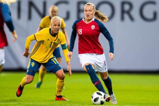 Norges Frida Maanum och Sveriges Caroline Seger