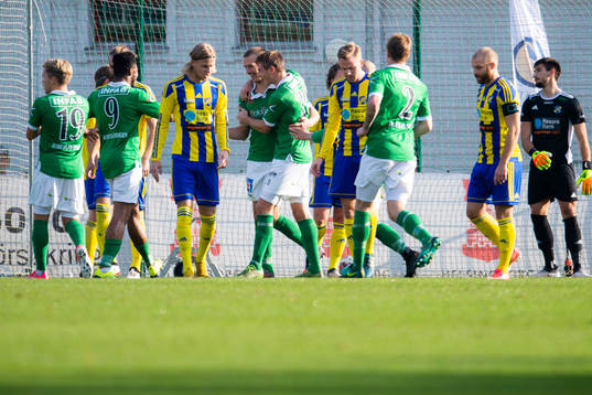 Ljungskiles Linus Dahl jublar