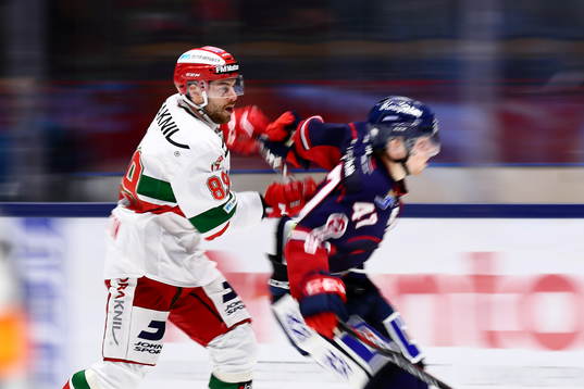 Moras Ryan Johnston och Linköpings Anton Karlsson