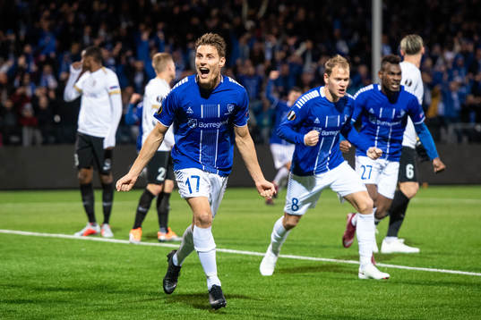 Kristoffer Zachariassen of Sarpsborg 08 celebrates