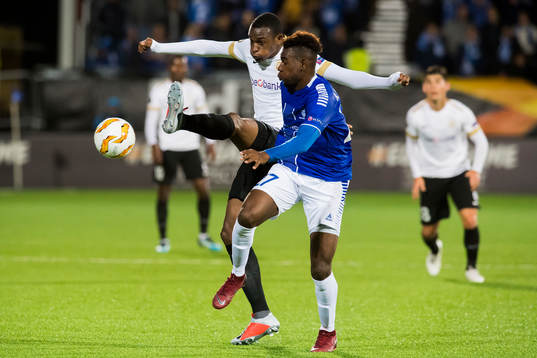 Jhon Lucumi of Genk and Rashad Muhammed of Sarpsborg 08