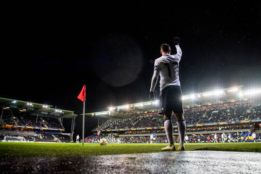Jonathan Levi of Rosenborg prepares for a corner kick