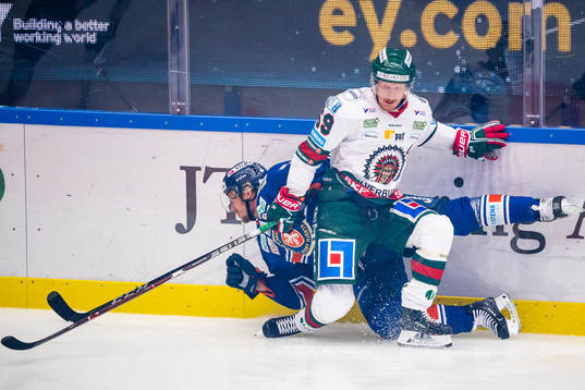 Frölundas Simon Hjalmarsson och Växjös Kalle Johansson
