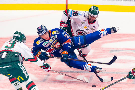 Växjös Pontus Holmberg faller