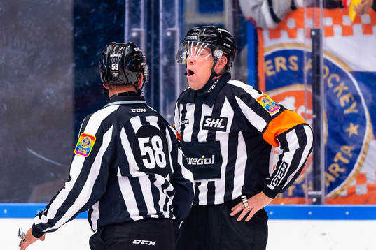 Domare Morgan Johansson har ont