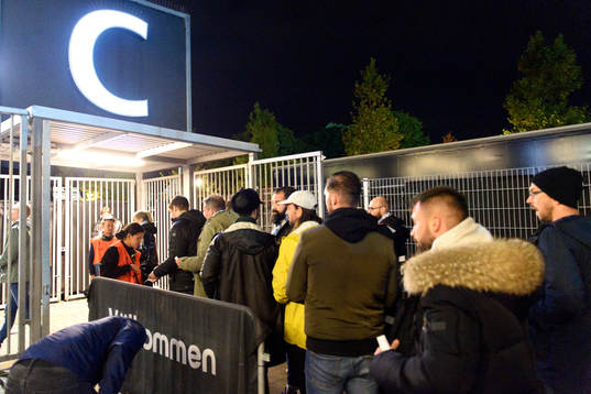 The spectators enter the stadium