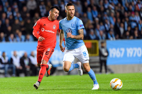 Gary Alexis Medel Soto of Besiktas and Arnór Ingvi