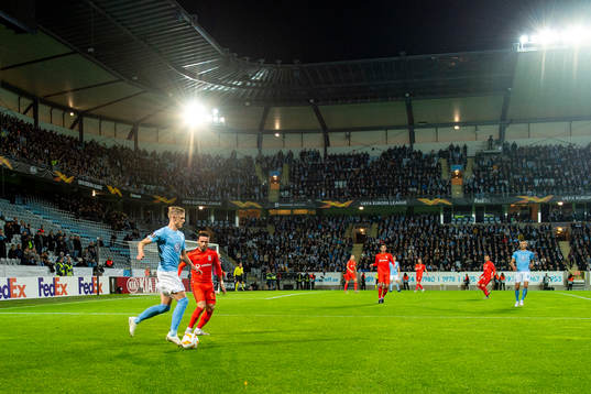 Sören Rieks of Malmö FFand Gökhan Gönül of of Besiktas