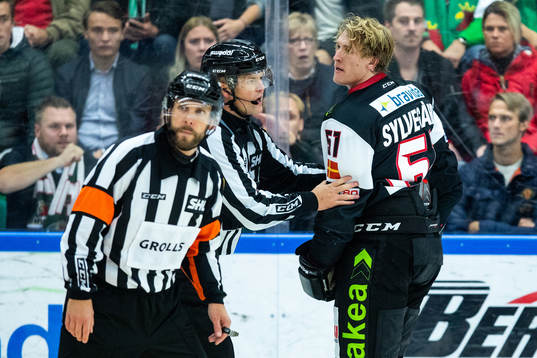 Malmö Redhawks Emil Sylvegård  blir utvisade