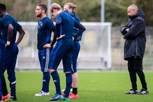 Ängelholms spelare och Henrik Larsson