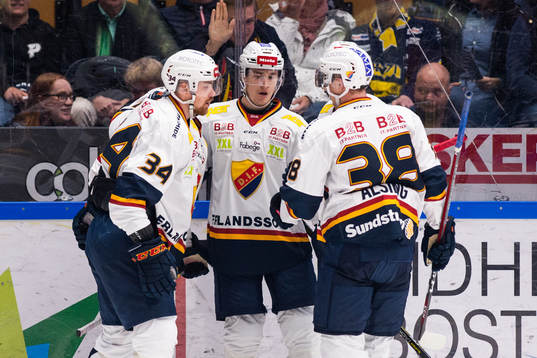Djurgårdens Daniel Brodin jublar med Jakob Lilja och Olle